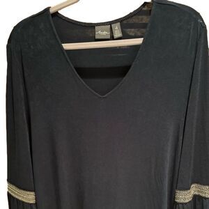WOMENS CHICO’S 4/XXL DETAIL TOP. Detail sleeve